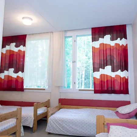 Nikkilaen Elaemyskylae Hostel Saariharju