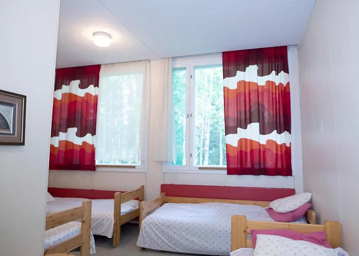 Nikkilaen Elaemyskylae Vandrerhjem Saariharju